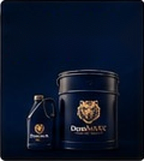 Tinta DoraMARK dalam botol dan drum biru dengan emblem harimau emas